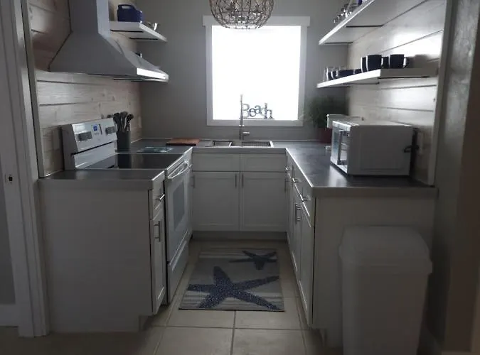 So Coastal! Pet Friendly And Free Early Check In!